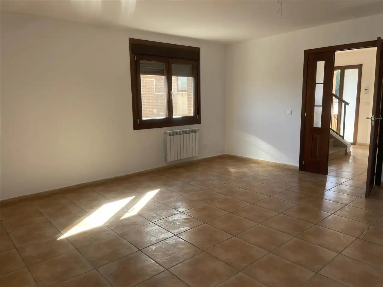 Wohnzimmer von Einfamilien-Reihenhaus zum Verkauf in Villaluenga de la Sagra mit Privatgarten