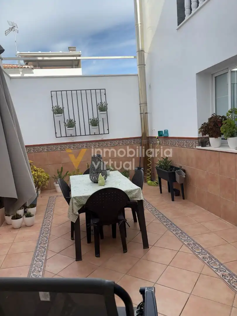 Jardí de Casa o xalet en venda en Lucena amb Moblat