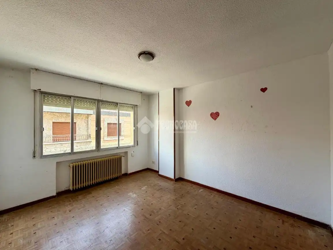 Sala d'estar de Pis en venda en Valdepeñas amb Parquet i Terrassa