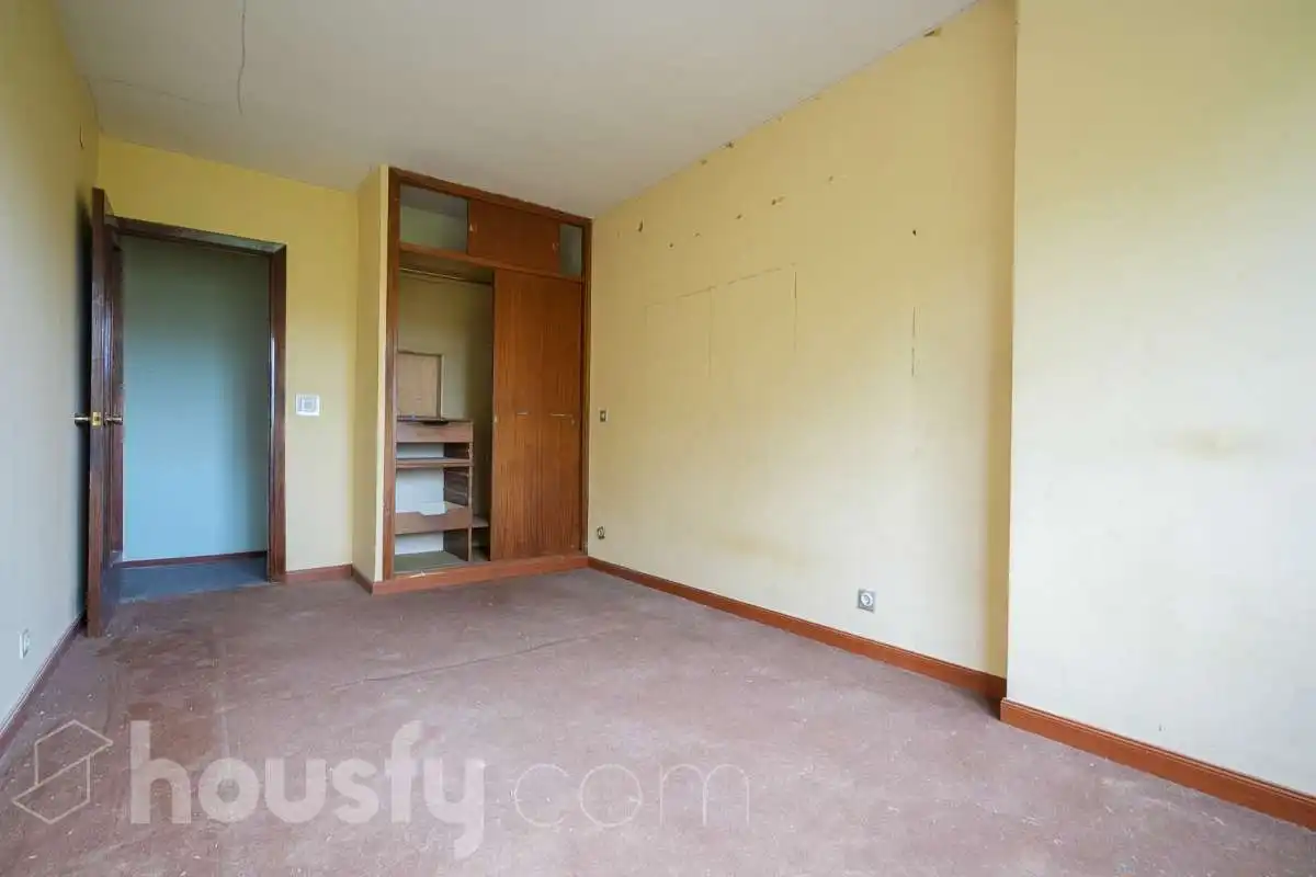 Habitación de Apartamento en venta en Madrid con Calefacción, Terraza y Piscina comunitaria