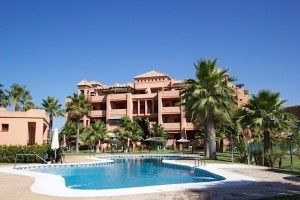 Vista exterior de Pis de lloguer en Motril amb Terrassa, Piscina i Moblat