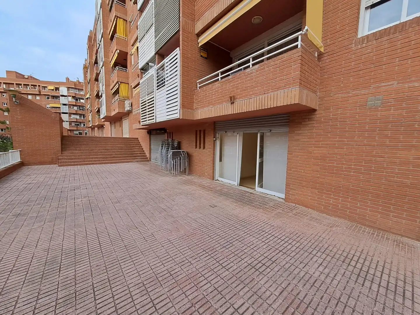 Vista exterior de Local de alquiler en Sant Joan Despí con Aire acondicionado