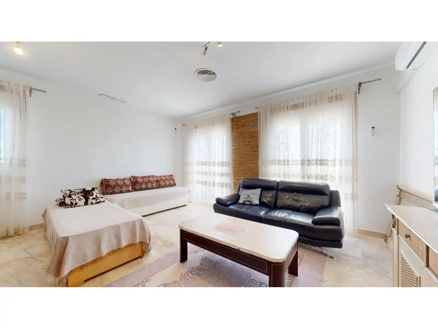 Sala de estar de Casa o chalet en venta en Chiva con Jardín privado, Terraza y Trastero