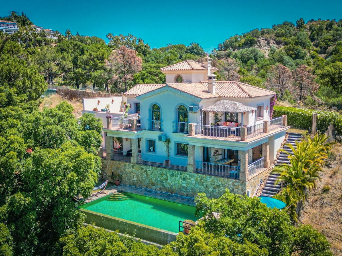 Exterior view of House or chalet for sale in Estepona  with Air Conditioner, Private garden and Terrace