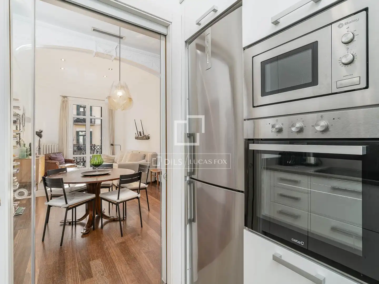 Küche von Wohnung zum Verkauf in Barcelona mit Klimaanlage, Heizung und Balkon