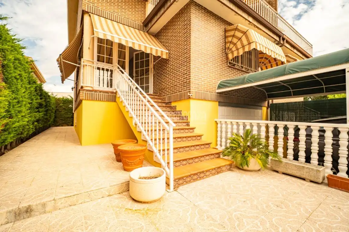 Vista exterior de Casa adosada en venta en Arganda del Rey con Aire acondicionado y Calefacción