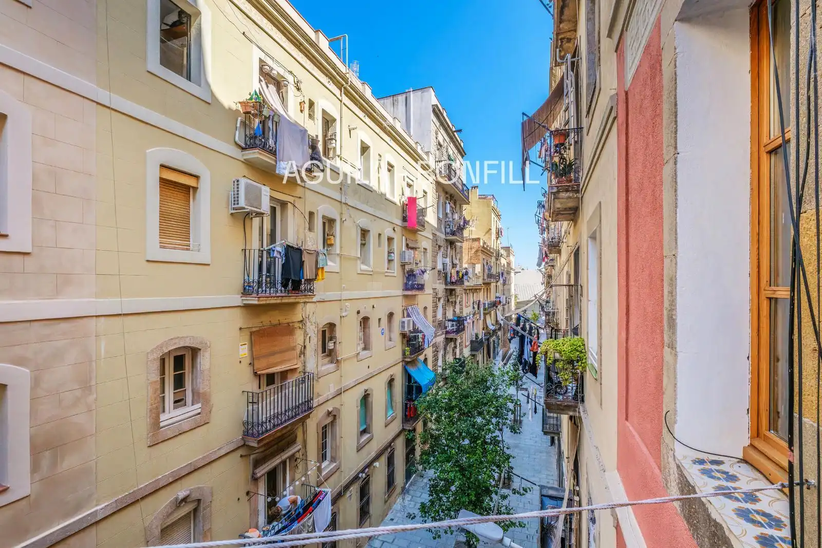 Exterior view of Flat for sale in Barcelona  with Terrace, Balcony and Alarm