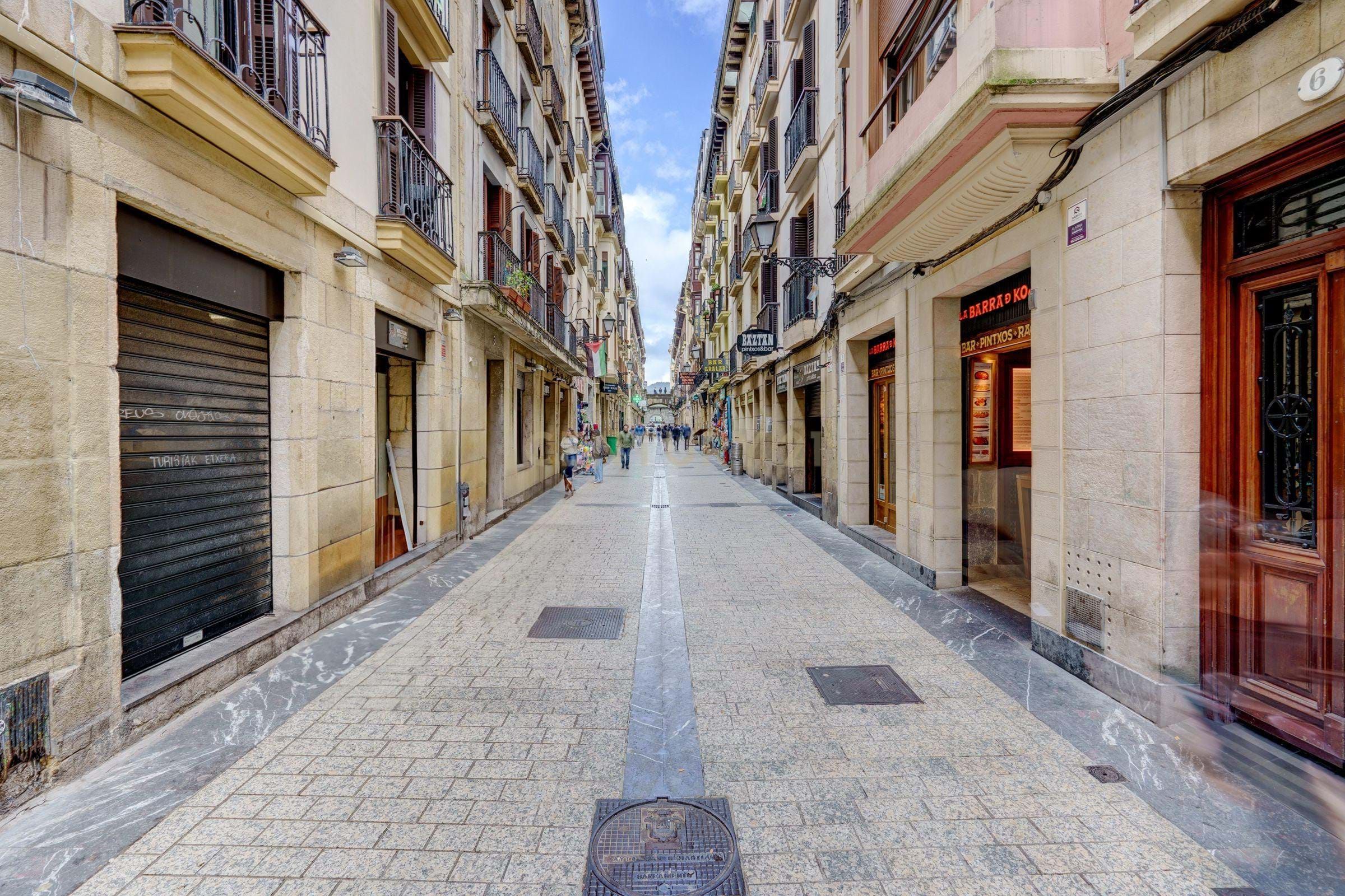 Vista exterior de Pis en venda en Donostia - San Sebastián  amb Calefacció