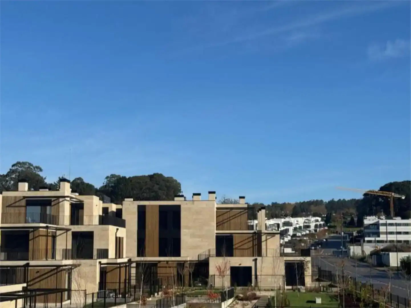 Außenansicht von Wohnung zum Verkauf in Oleiros mit Klimaanlage, Schwimmbad und Balkon