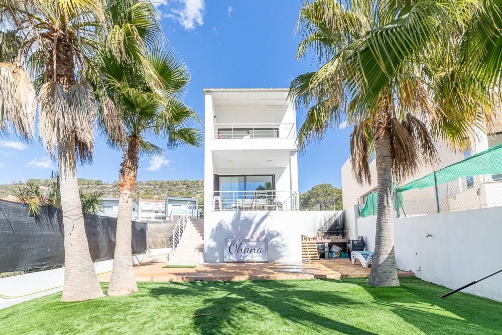 Exterior view of House or chalet for sale in Sant Pere de Ribes  with Air Conditioner, Heating and Private garden