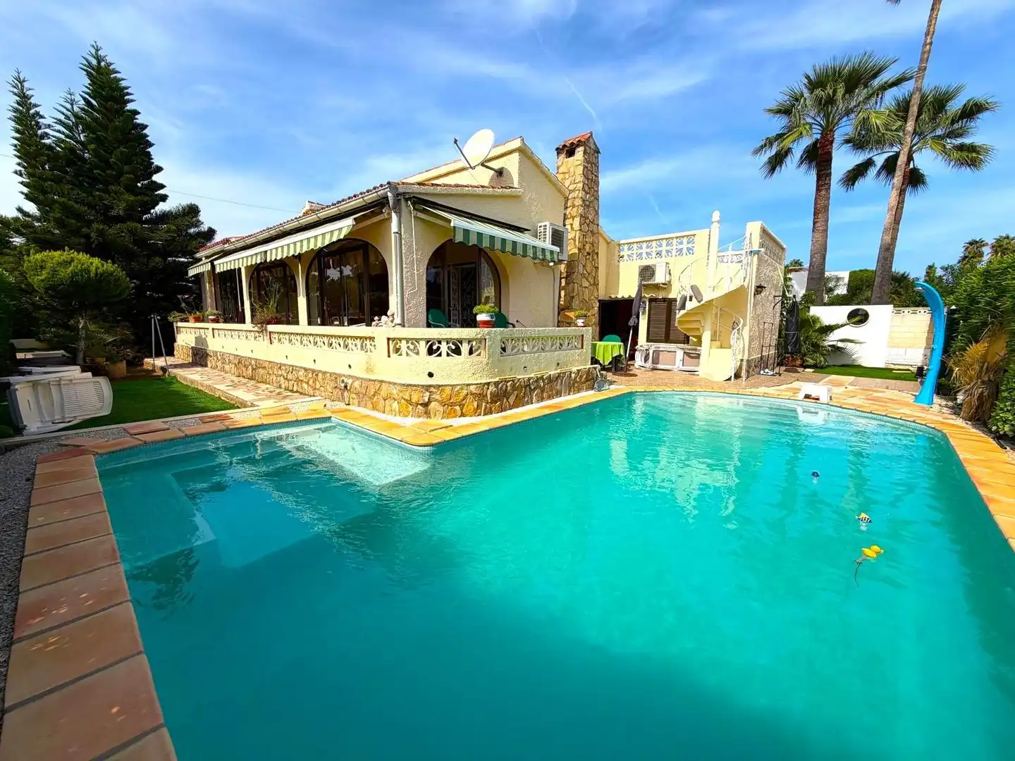 Haus mit Pool zum Verkauf in Las Marinas / Les Marines