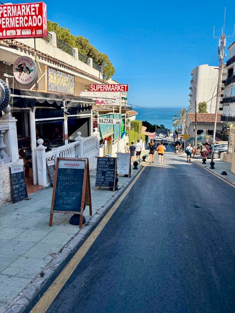Vista exterior de Local de lloguer en Benalmádena amb Aire condicionat