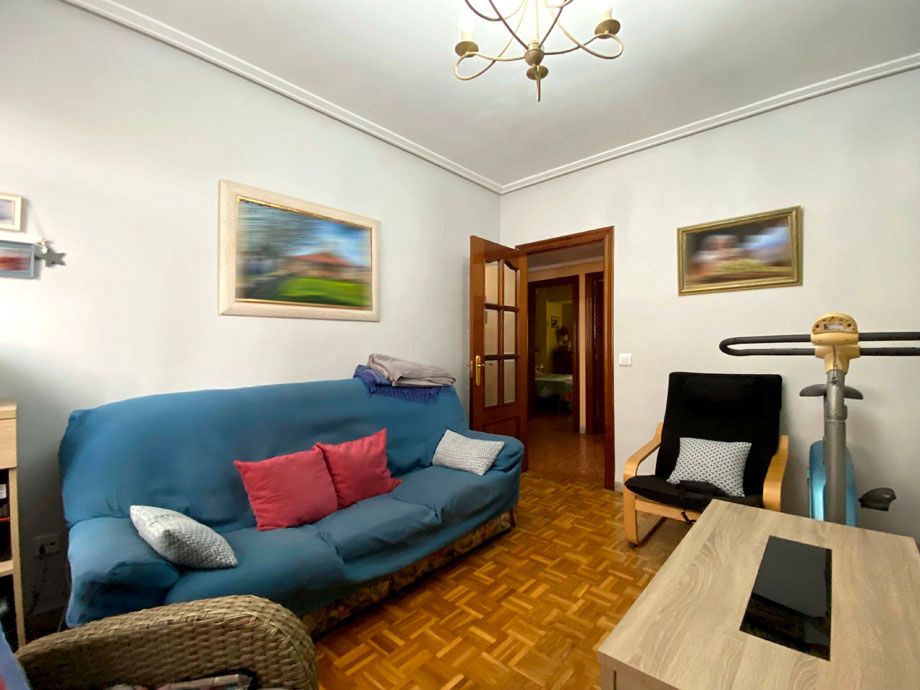 Sala de estar de Piso en venta en Vitoria - Gasteiz con Calefacción, Parquet y Trastero