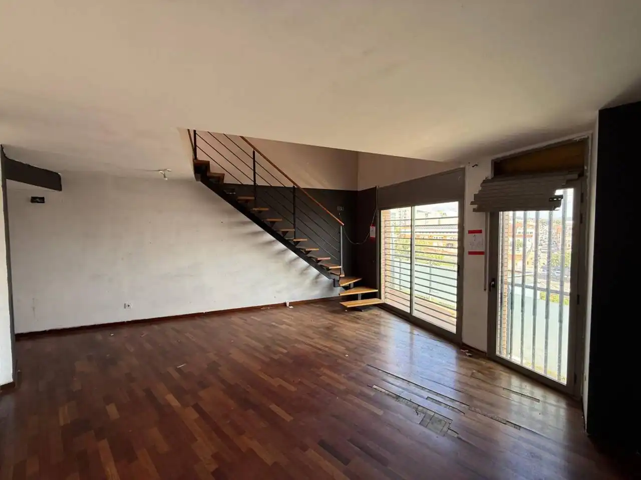 Living room of Flat for sale in Terrassa  with Air Conditioner, Parquet flooring and Terrace