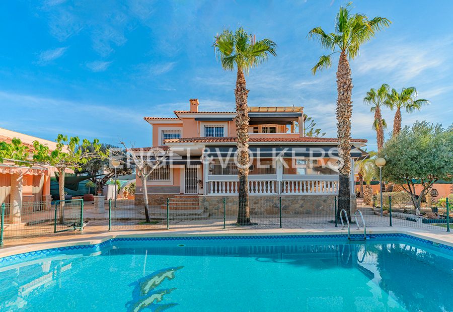 Exterior view of House or chalet for sale in San Vicente del Raspeig / Sant Vicent del Raspeig  with Air Conditioner, Heating and Private garden