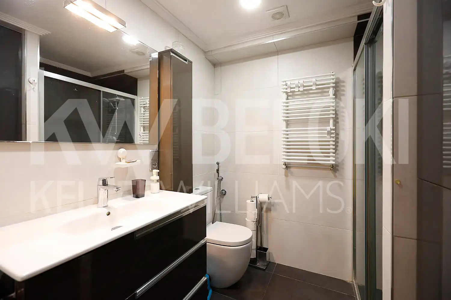 Baño de Piso en venta en Donostia - San Sebastián  con Calefacción, Terraza y Balcón