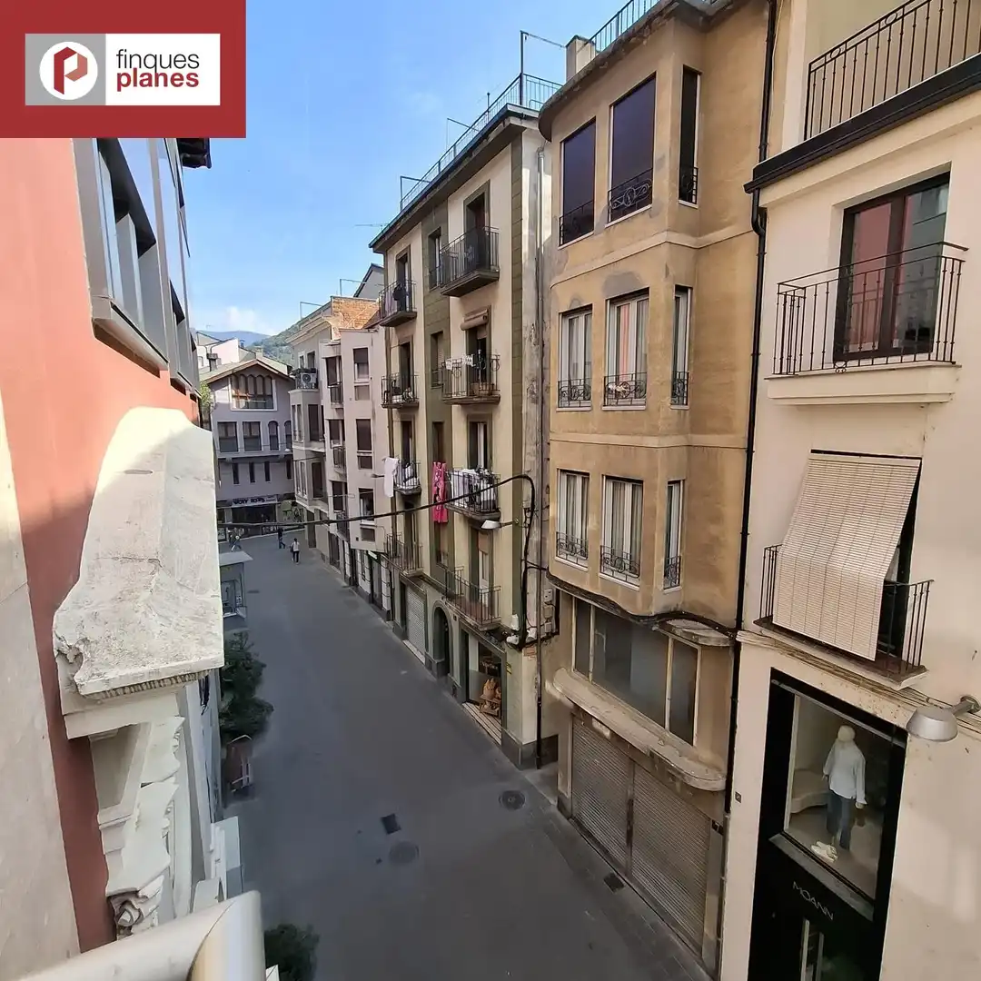 Außenansicht von Wohnung zum Verkauf in La Seu d'Urgell mit Heizung, Möbliert und Balkon