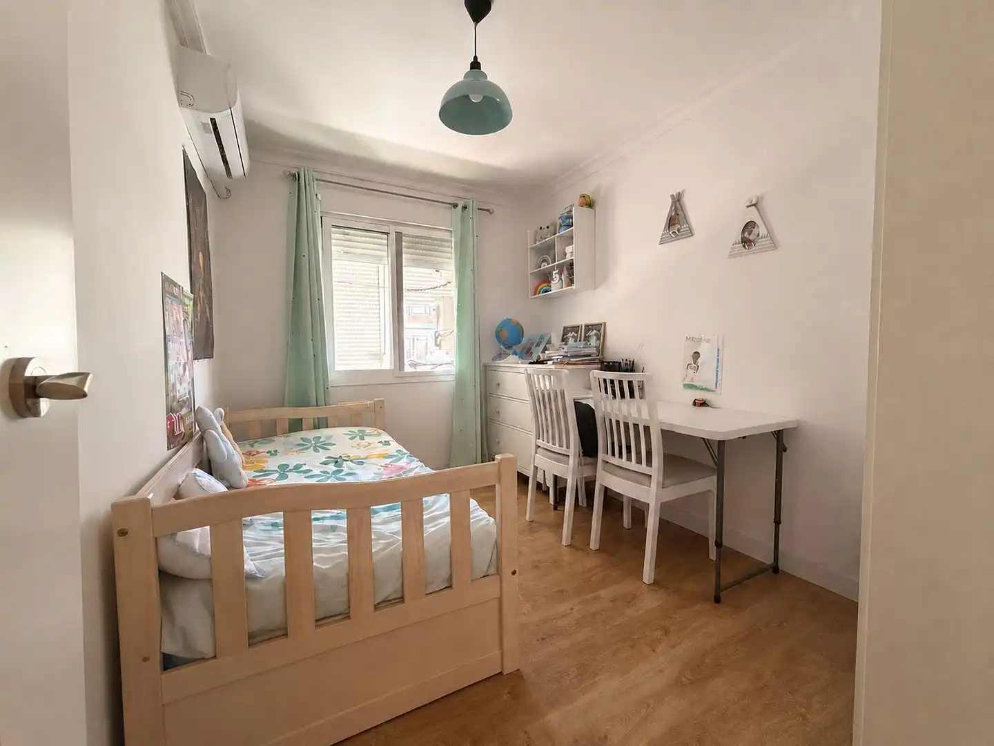 Bedroom of Flat for sale in Sevilla  with Air Conditioner and Terrace