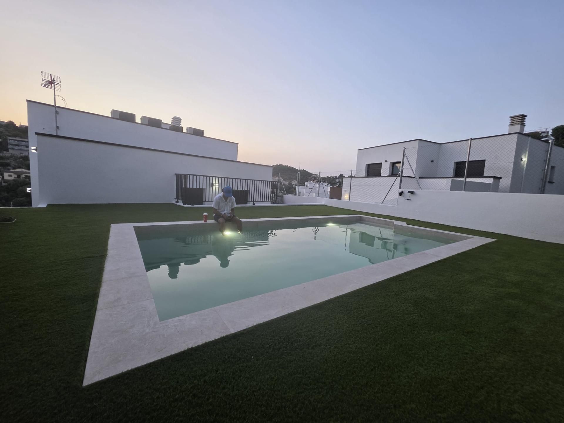 Piscina de Casa o xalet en venda en Calafell amb Aire condicionat, Calefacció i Jardí privat