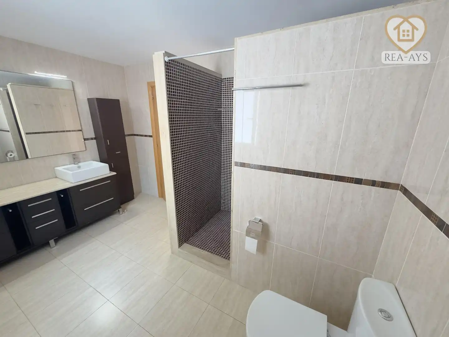 Baño de Casa o chalet en venta en Vallirana con Aire acondicionado, Calefacción y Jardín privado