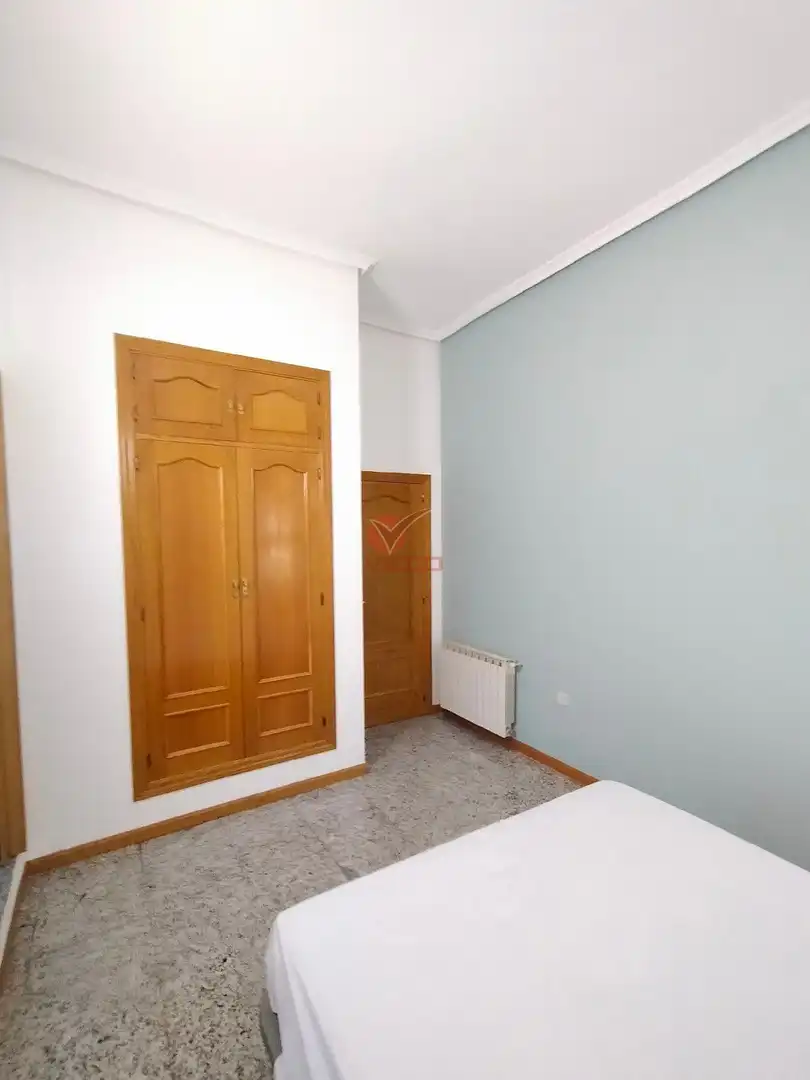 Schlafzimmer von Wohnung zur Miete in Cuenca mit Heizung, Abstellraum und Möbliert