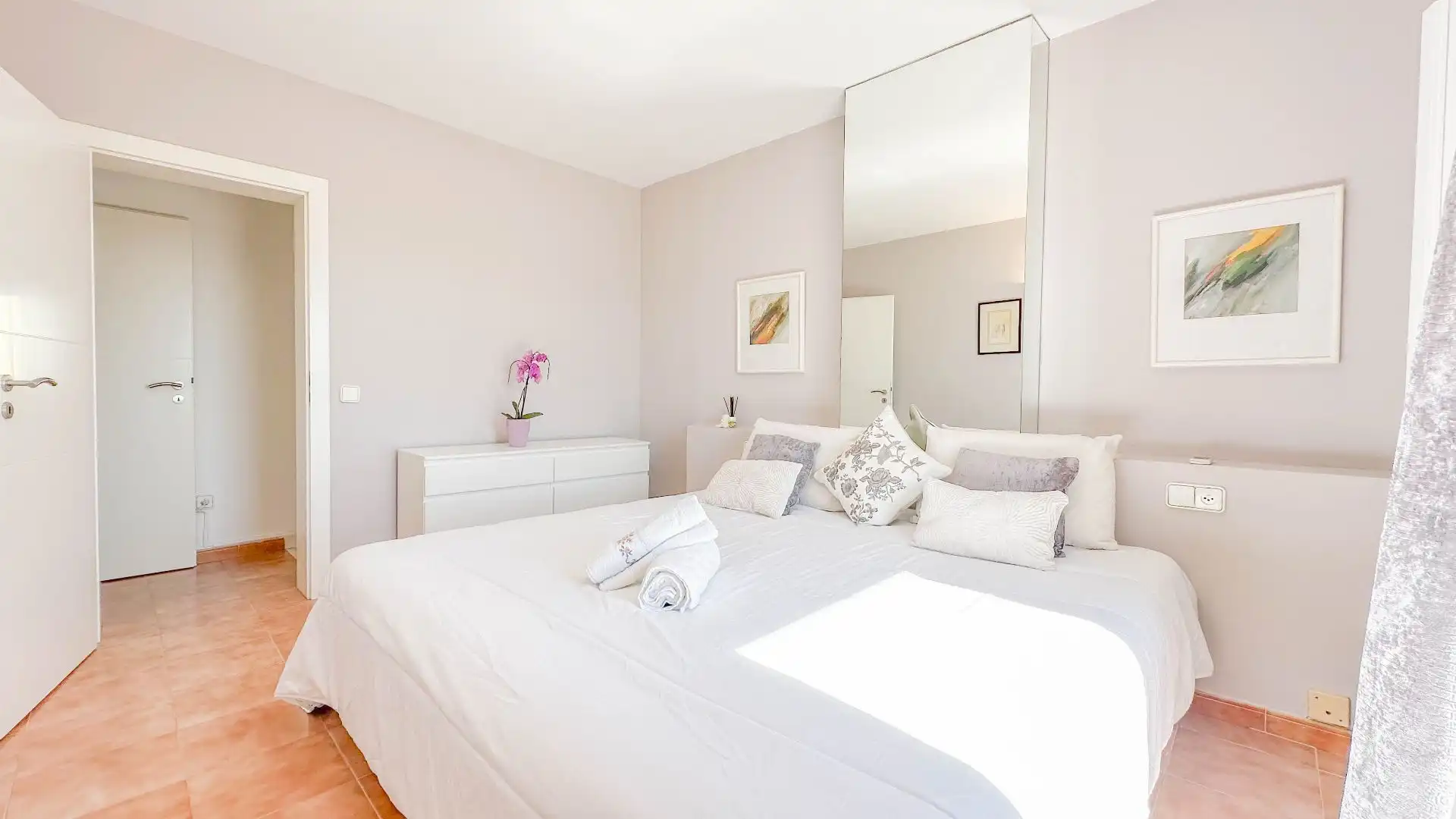 Schlafzimmer von Einfamilien-Reihenhaus zum Verkauf in Calvià mit Klimaanlage, Heizung und Privatgarten