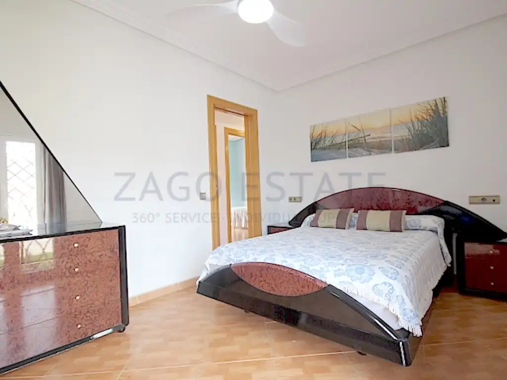 Habitación de Casa adosada en venta en La Nucia con Jardín privado, Amueblado y Horno