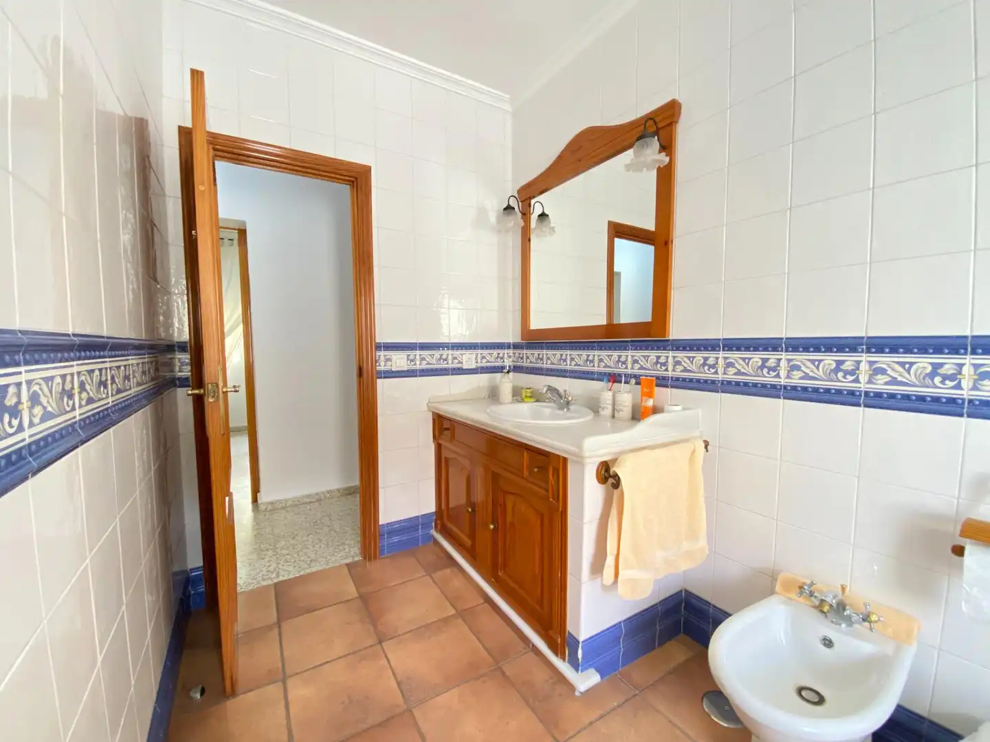 Bathroom of Houses for sale in Dos Hermanas  with Air Conditioner and Private garden