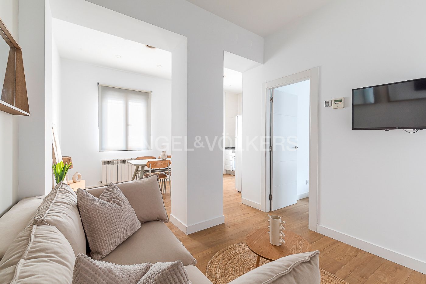 Sala d'estar de Apartament de lloguer en  Madrid Capital amb Aire condicionat, Calefacció i Moblat