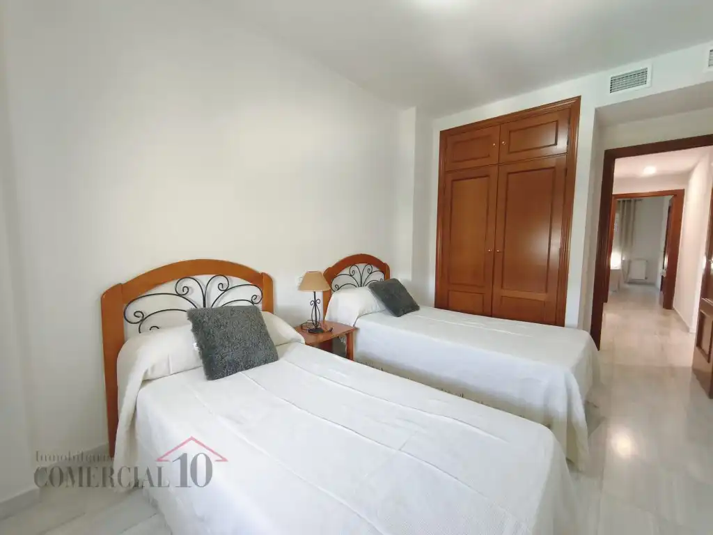 Schlafzimmer von Wohnungen zur Miete in Badajoz mit Möbliert und Balkon