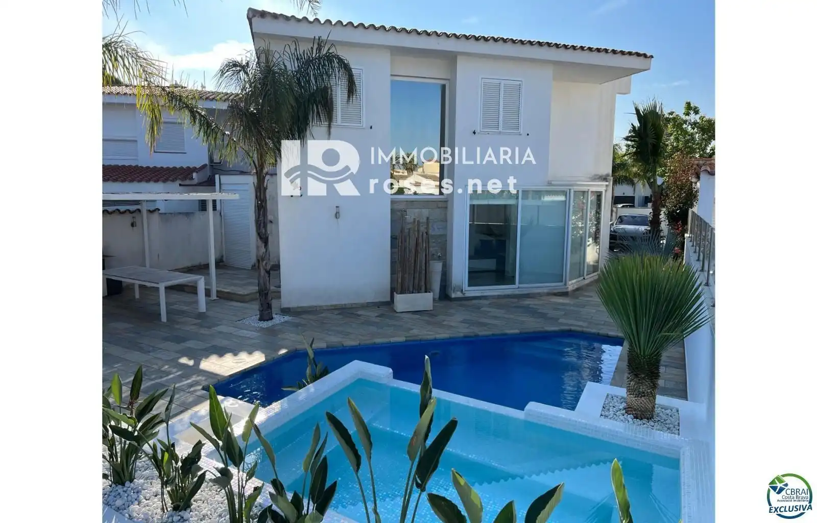 House with pool for sale in Falconera