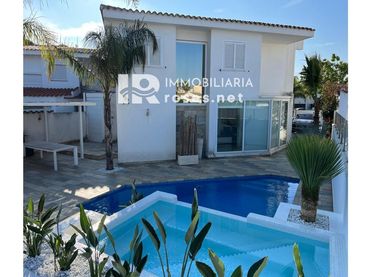 Casa amb piscina en venda a Falconera