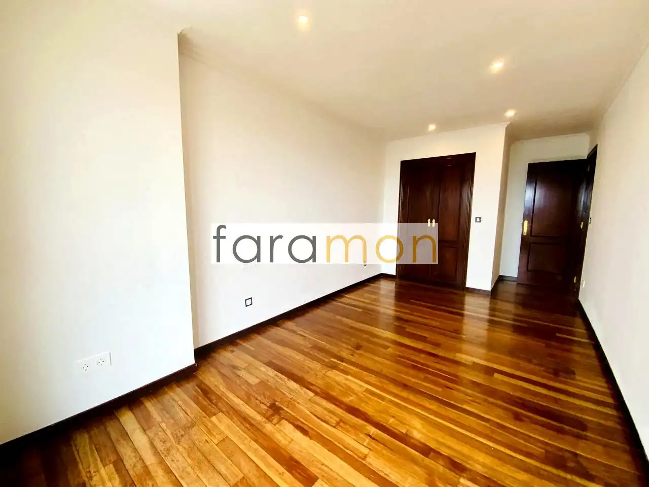 Bedroom of Flat for rent in Vigo   with Air Conditioner, Heating and Terrace