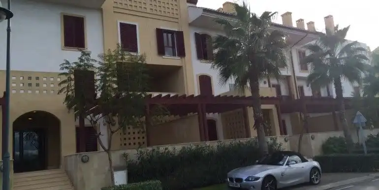 Außenansicht von Dachboden zum Verkauf in Sotogrande mit Klimaanlage, Terrasse und Schwimmbad