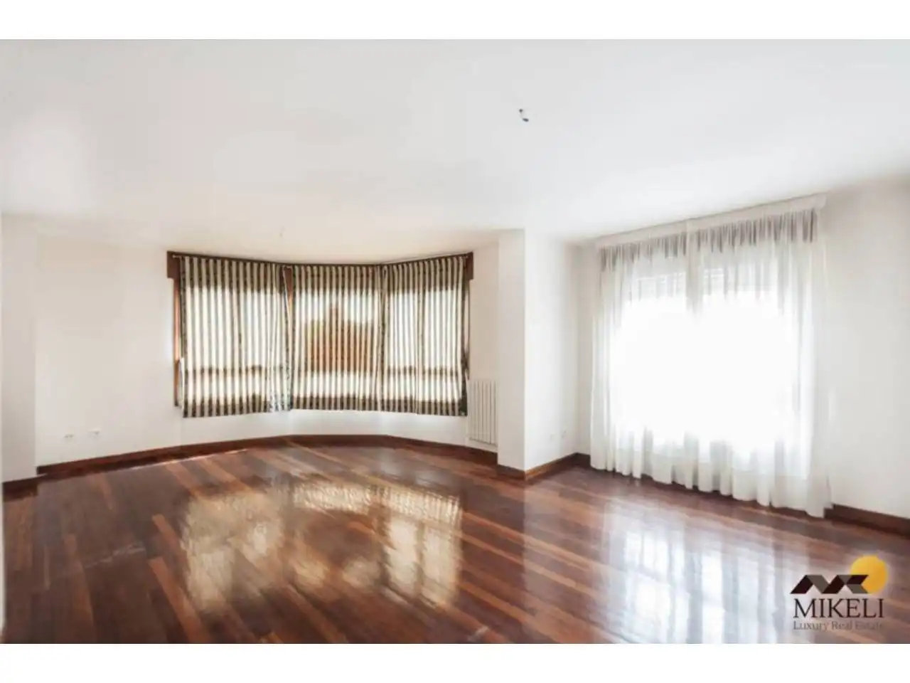 Wohnzimmer von Wohnung zur Miete in Santander mit Heizung