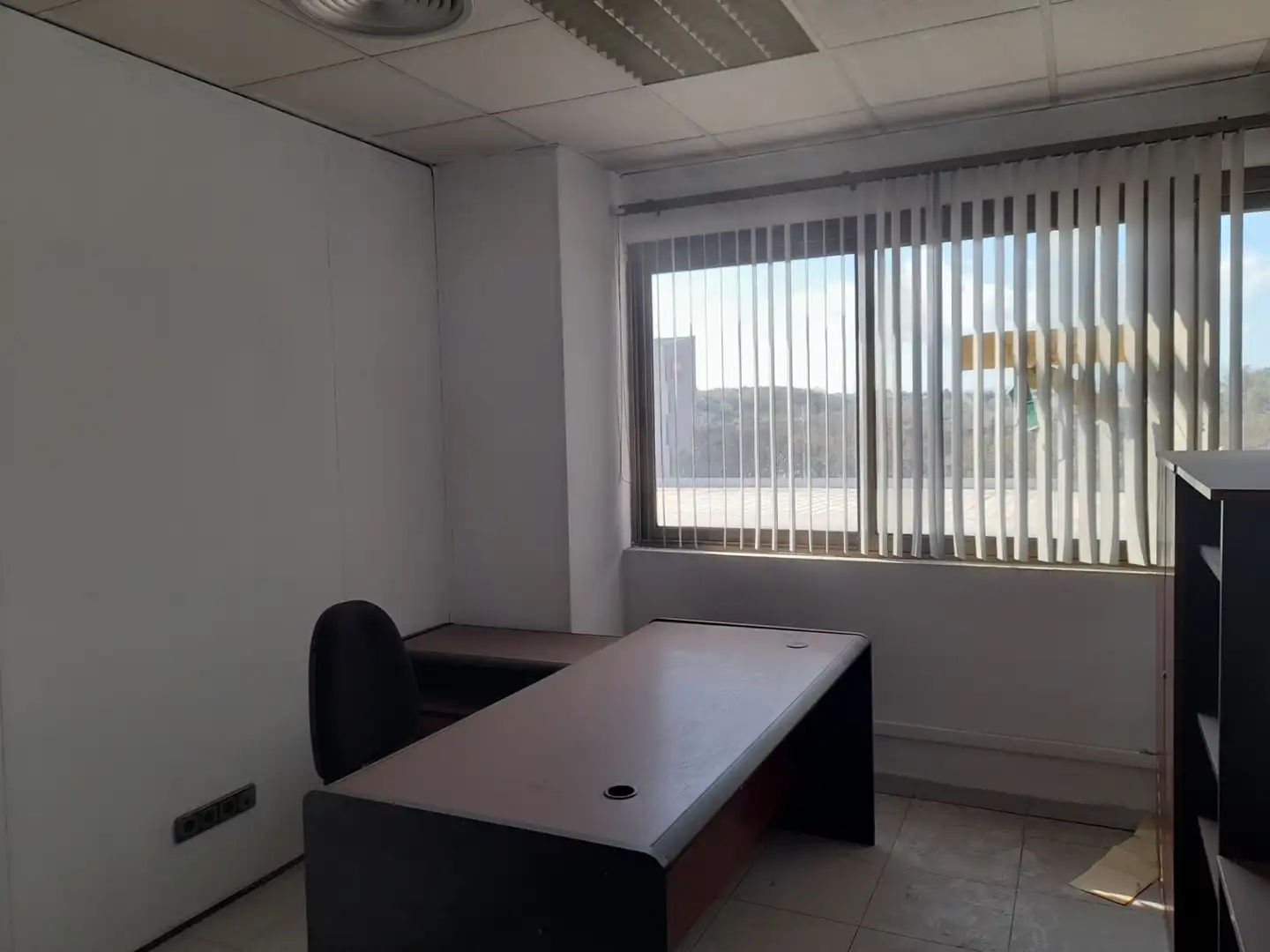 Büro zur Miete in Ripollet mit Klimaanlage, Heizung und Möbliert