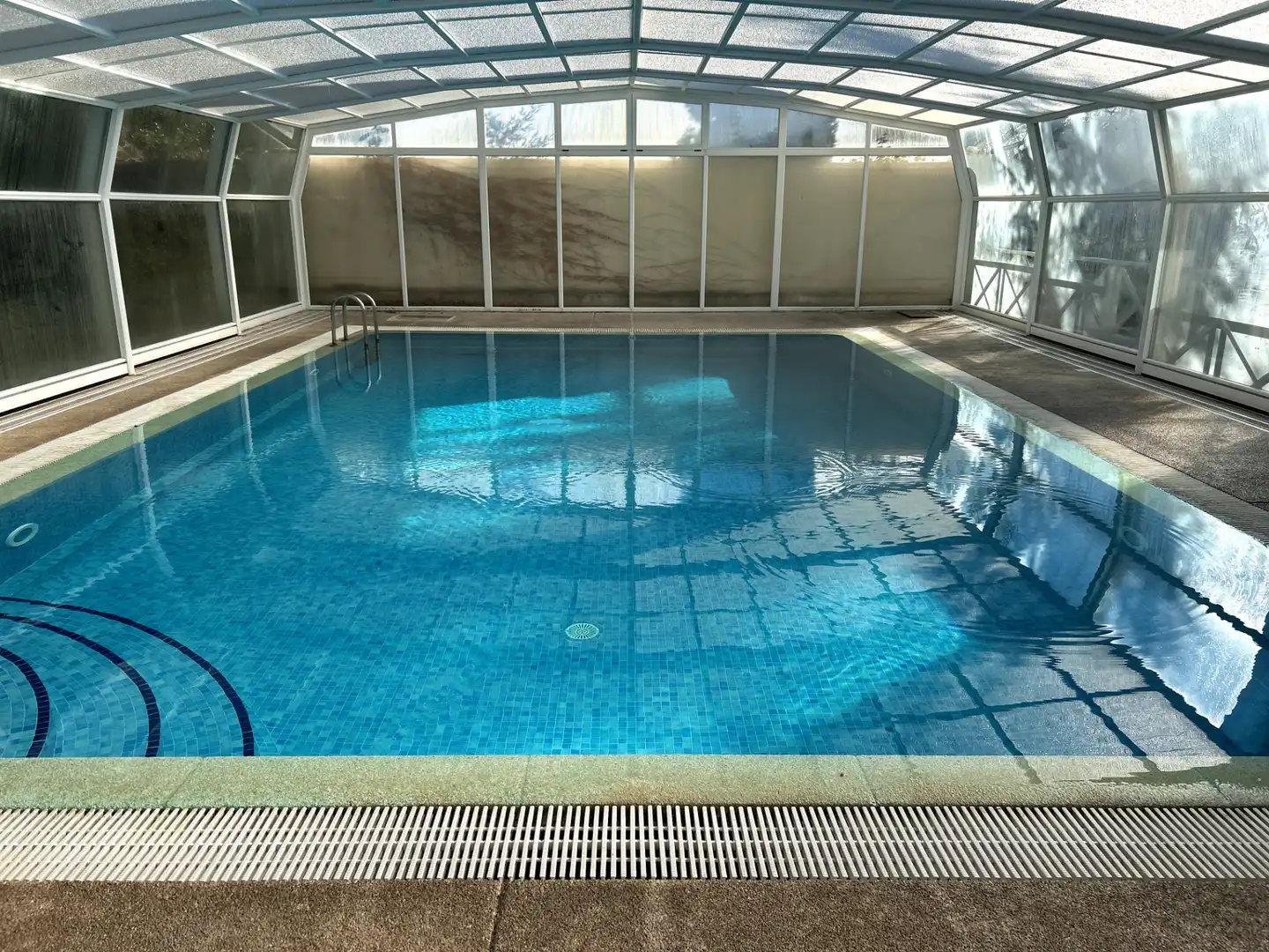 Piscina de Casa o chalet en venta en Madrid con Aire acondicionado, Calefacción y Jardín privado