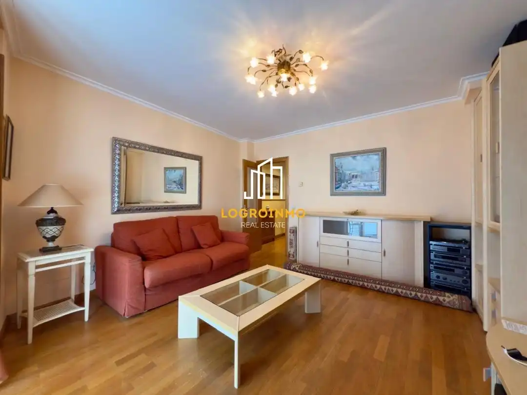 Sala d'estar de Casa o xalet en venda en Oyón-Oion amb Calefacció, Terrassa i Moblat