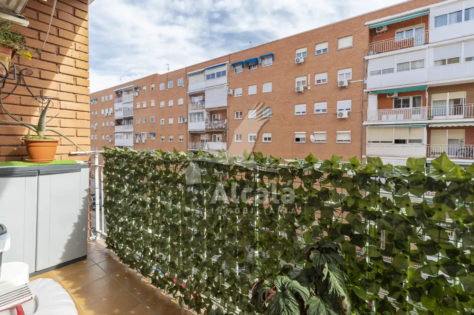 Vista exterior de Piso en venta en Alcalá de Henares con Calefacción, Terraza y Trastero