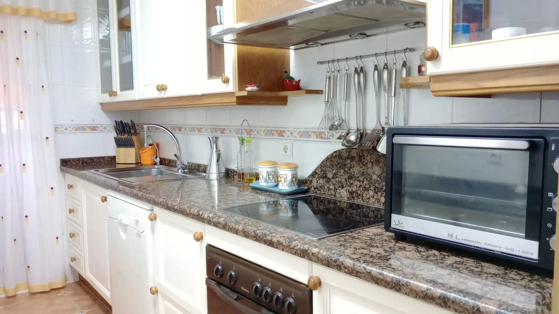 Cocina de Piso en venta en Benidorm con Aire acondicionado, Calefacción y Jardín privado