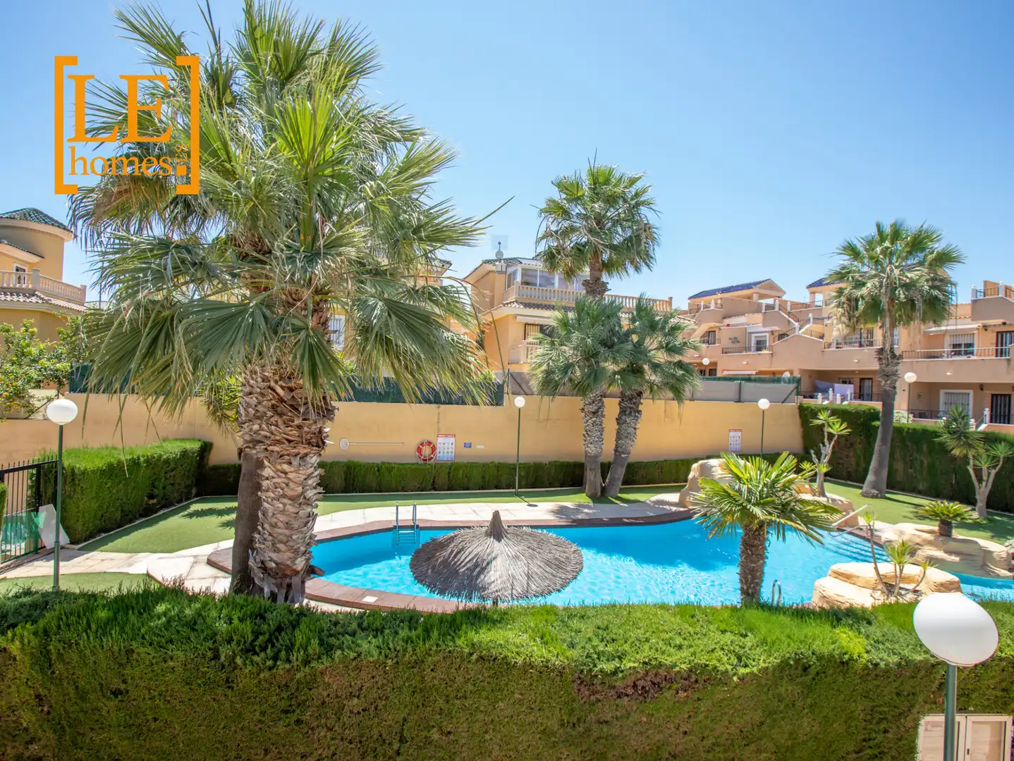 Piscina de Apartament en venda en Orihuela amb Aire condicionat, Moblat i Forn
