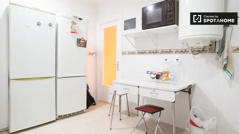 Kitchen of Flat for share in Bilbao   with Air Conditioner, Heating and Terrace