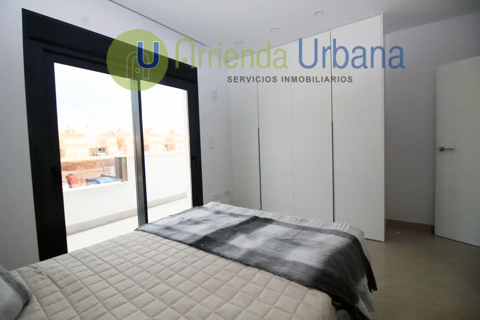 Dormitori de Casa adosada en venda en Santa Pola amb Aire condicionat, Calefacció i Jardí privat