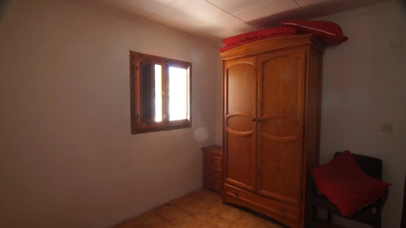 Schlafzimmer von Fabrikhallen zum Verkauf in Els Omellons mit Heizung
