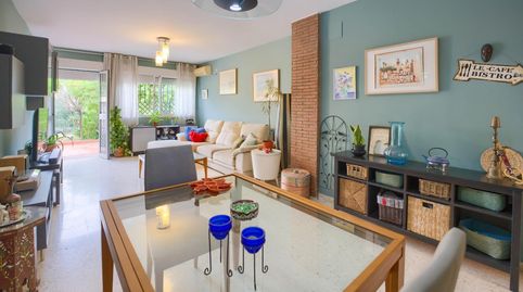 Foto 5 de Casa adosada en venda a Calle Practicante Rafael Tovar, 35, Aljamar, Tomares