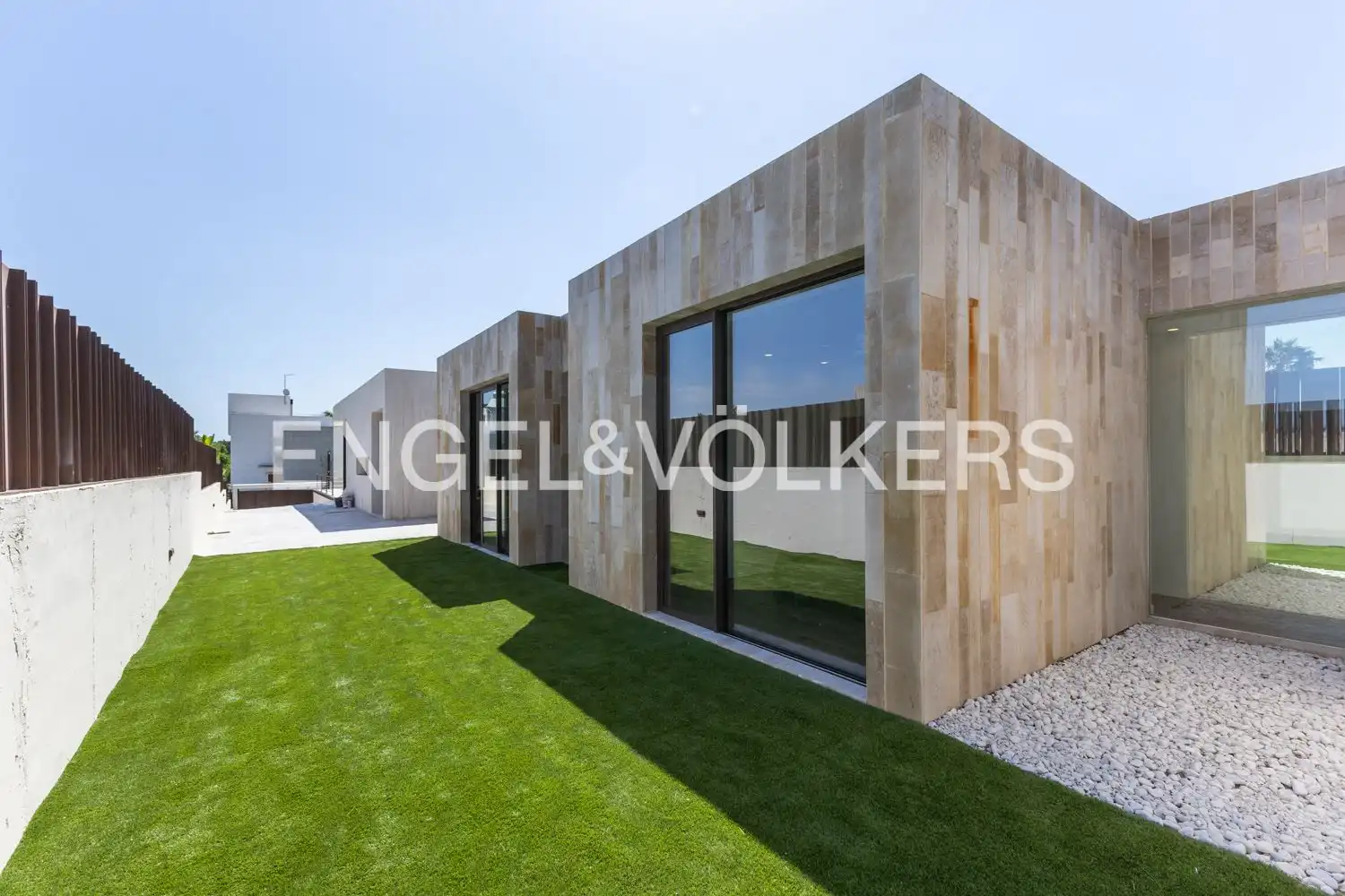 Vista exterior de Casa o xalet en venda en Godella amb Aire condicionat, Calefacció i Jardí privat