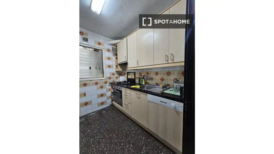 Kitchen of Flat for rent in L'Hospitalet de Llobregat  with Air Conditioner, Heating and Furnished