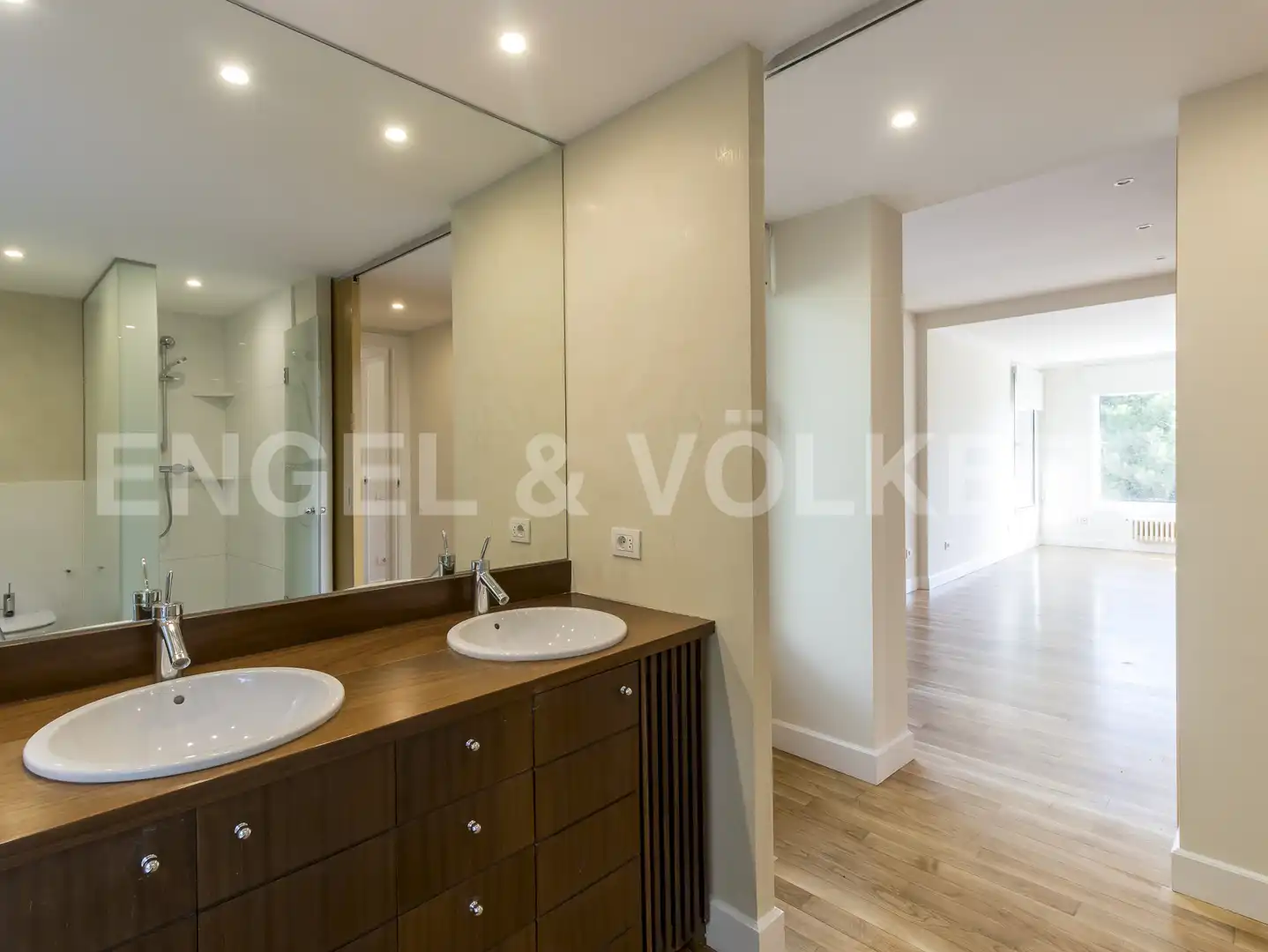 Bathroom of Houses for rent in Barcelona  with Air Conditioner, Heating and Private garden