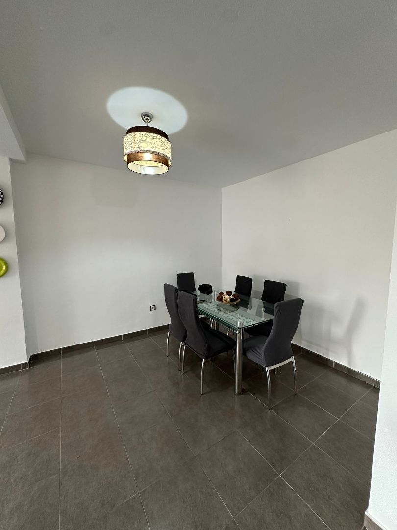 Menjador de Pis de lloguer en  Almería Capital amb Aire condicionat, Moblat i Forn