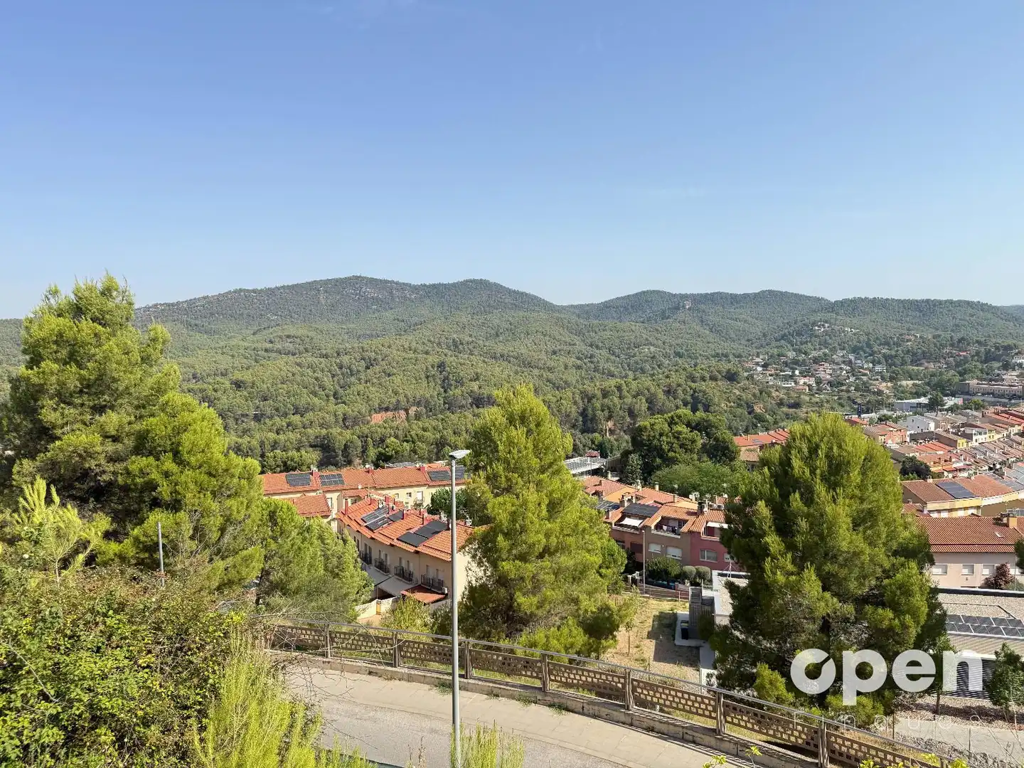 Vista exterior de Casa adosada en venda en Viladecavalls amb Calefacció, Terrassa i Traster